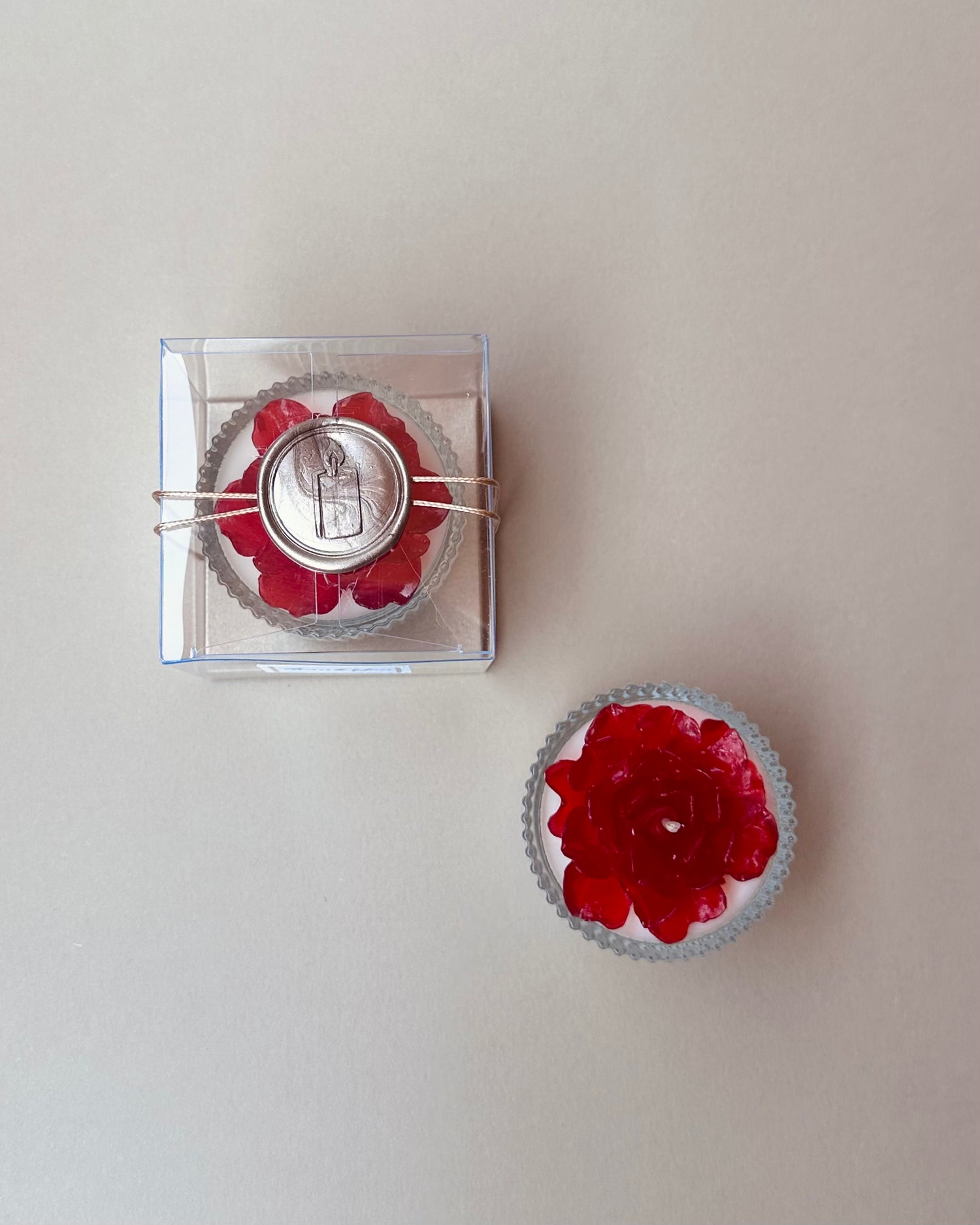 tealight sveca crveni cvet providna kutija